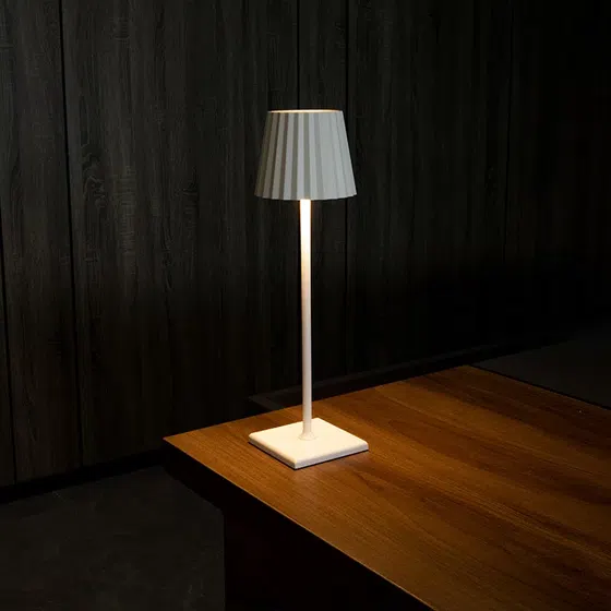 2.5W Black White LED Small Table Lamp in PS and Iron, detail view