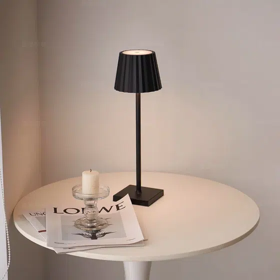 2.5W Black White LED Small Table Lamp in PS and Iron, scale view