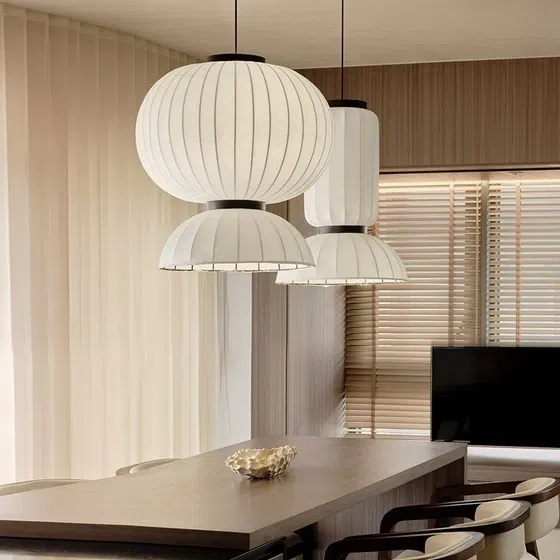 D50cm Bubble White Silk Pendant Light in Iron and Silk, detail view