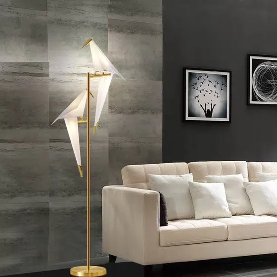 H165cm Black Copper Bird Acrylic Floor Lamp in Hardware and Acrylic, scale view