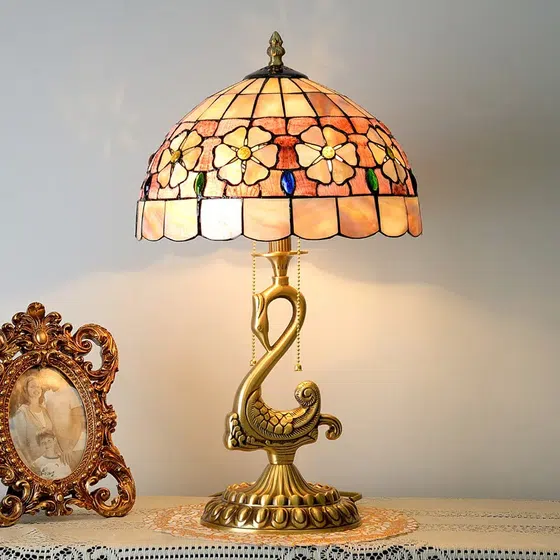 Copper Shell Luxury High-End Pastoral Table Lamp in Copper and Shell, scale view
