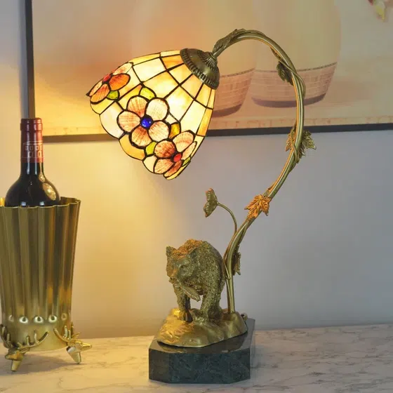 Beige Baroque Copper Stained Glass Table Lamp in Copper and Marble and Shell and Glass, detail view