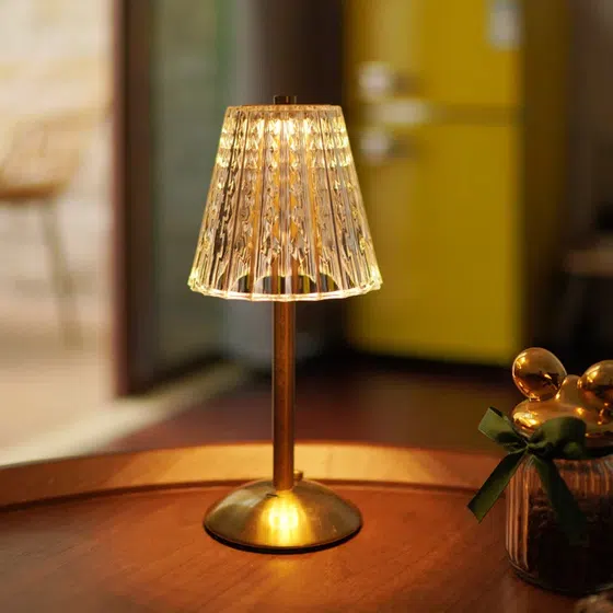 Copper USB LED Table Light in Metal and PS, detail view