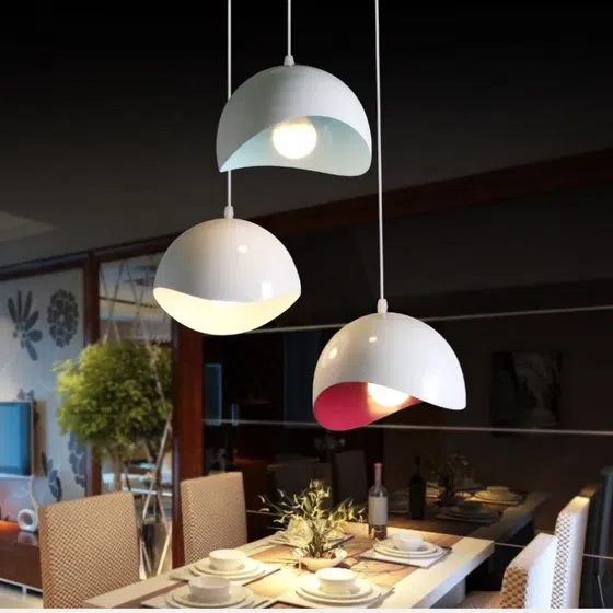 D20cm Round Metal Pendant Light in Aluminum, scale view