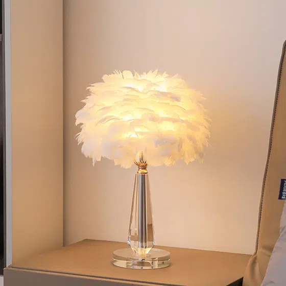 D30CM Crystal Feather Table Light in Crystal, detail view