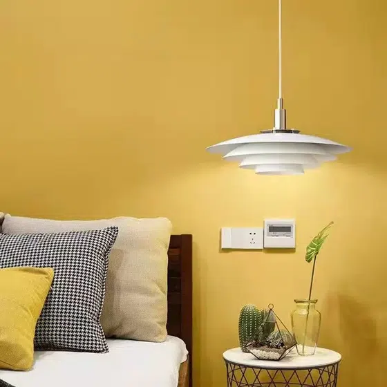 D30cm Flying Saucer Pendant Light in Aluminum, scale view
