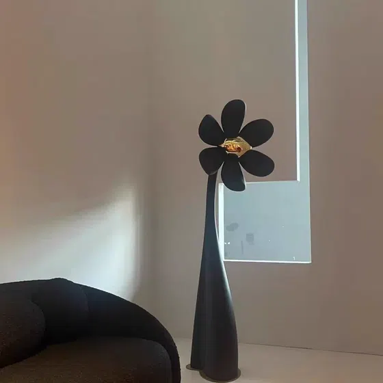 H165cm Flower Resin E27 Black Floor Light in Resin, detail view