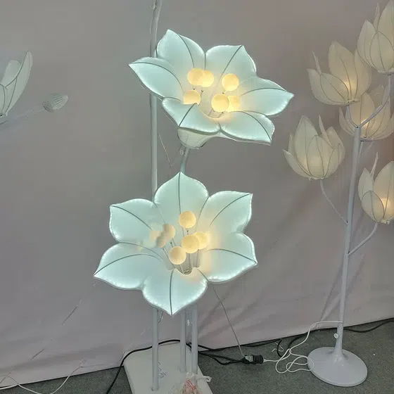 Glory Flower Wedding Floor Lamp in Iron and Fabric, detail view