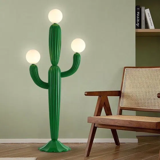H150cm Green G9 Cactus Floor Lamp in Fiberglass, scale view