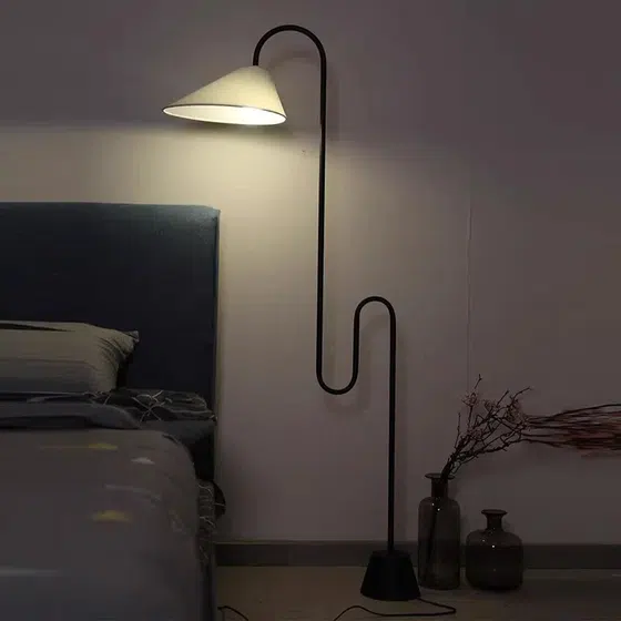 H155CM Metal Vertical Floor Lamp in Iron and Fabric, detail view