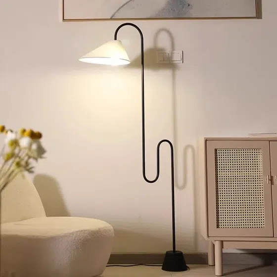 H155CM Metal Vertical Floor Lamp in Iron and Fabric, installed view