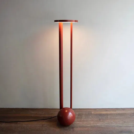 H160CM Red Iron Art floor Light in Iron, detail view