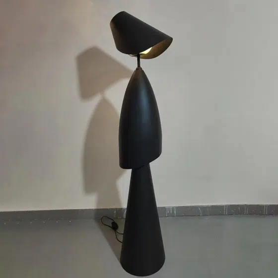 H170cm Art Black Iron PE Floor Light in Iron and PE, scale view