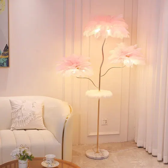 H180CM Tree Feather Floor Lamp in Iron and Feather, scale view