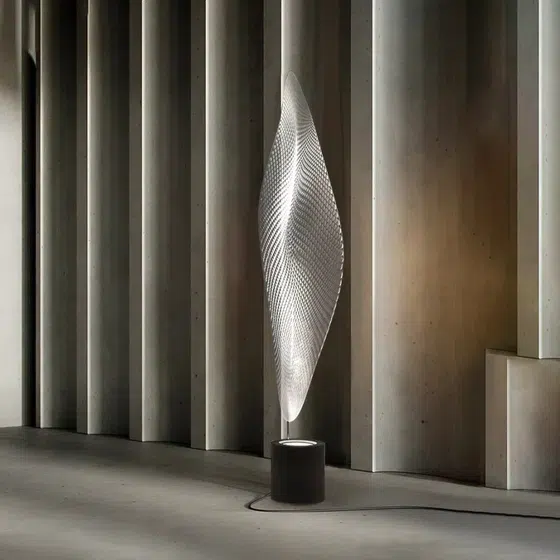H192CM Acrylic Art Wind LED Floor Lamp in Iron and Acrylic, detail view