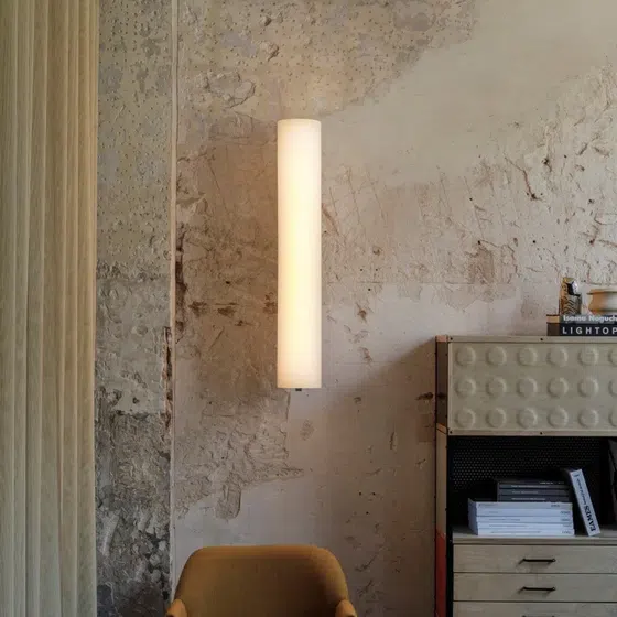 H19cm Acrylic Linear Wall Lamp in Hardware and Acrylic, scale view