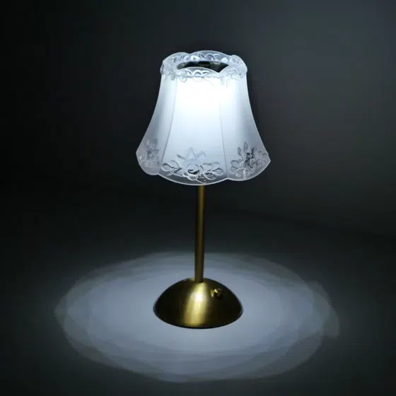 H32cm USB Pink Rose Table Light in PS and Metal, installed view