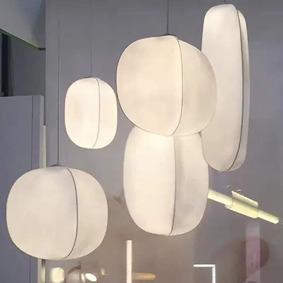H68CM Carambola Silk Pendant Lamp in Iron and Silk, detail view