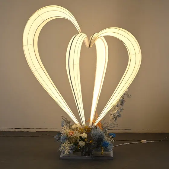 Heart LED Wedding Floor Light in Iron and Fabric, detail view