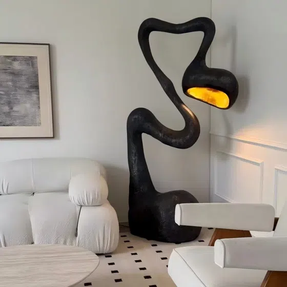 Heart Resin E27 Black Floor Lamp in Resin, product photograph