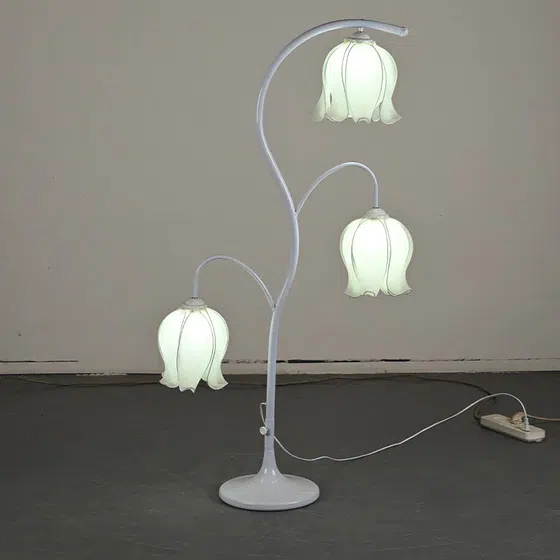 3/4 Head Lily of The Valley LED Wedding Floor Light in Iron and Fabric, product photograph
