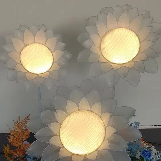 Sunflower Wedding LED Floor Lamp in Iron and Fabric, detail view