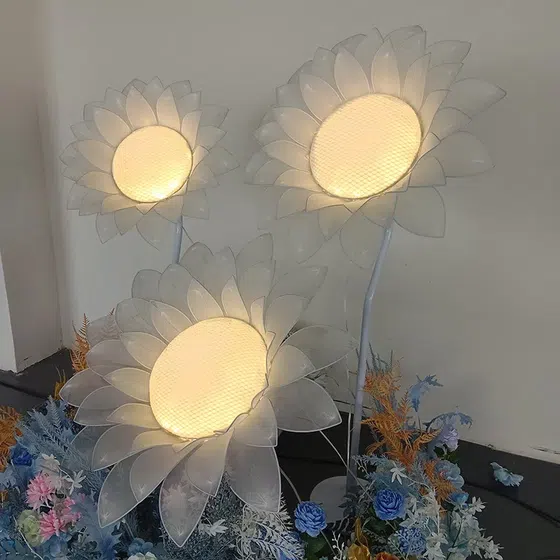 Sunflower Wedding LED Floor Lamp in Iron and Fabric, installed view