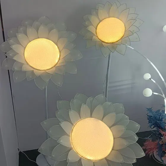 Sunflower Wedding LED Floor Lamp in Iron and Fabric, scale view