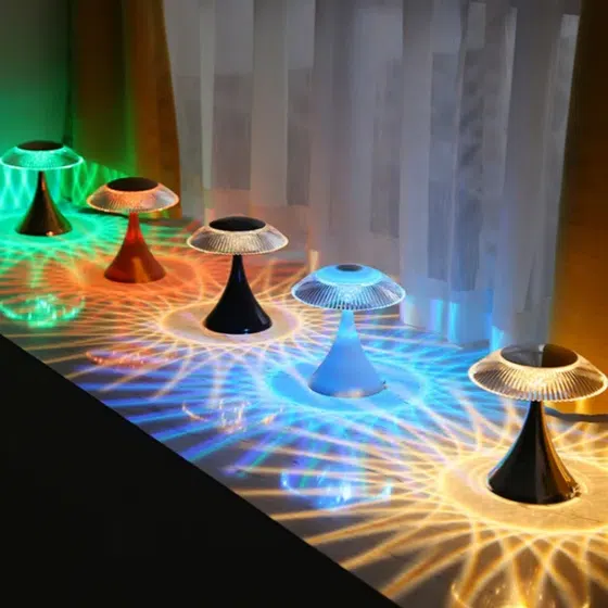 USB Sunflower LED Table Lamp in PS and ABS, detail view