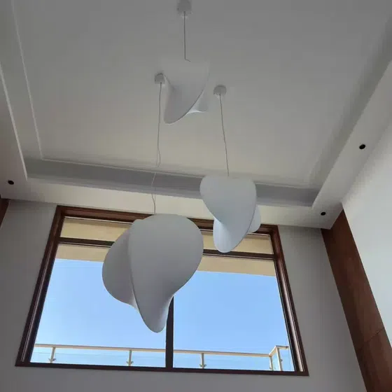 H74CM White Artificial Silk Pendant Lamp in Iron and Silk, scale view