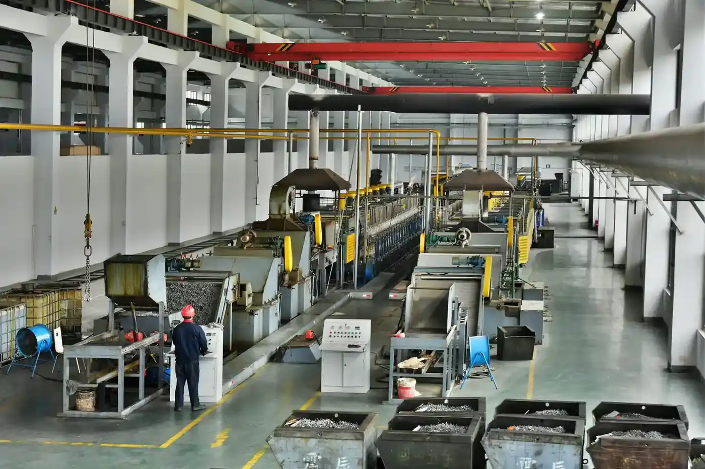 Continuous mesh-belt heat-treatment furnace