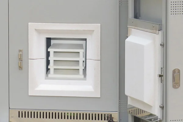 A Furnace Furniture Solution Composed of Alumina Plates and Stands