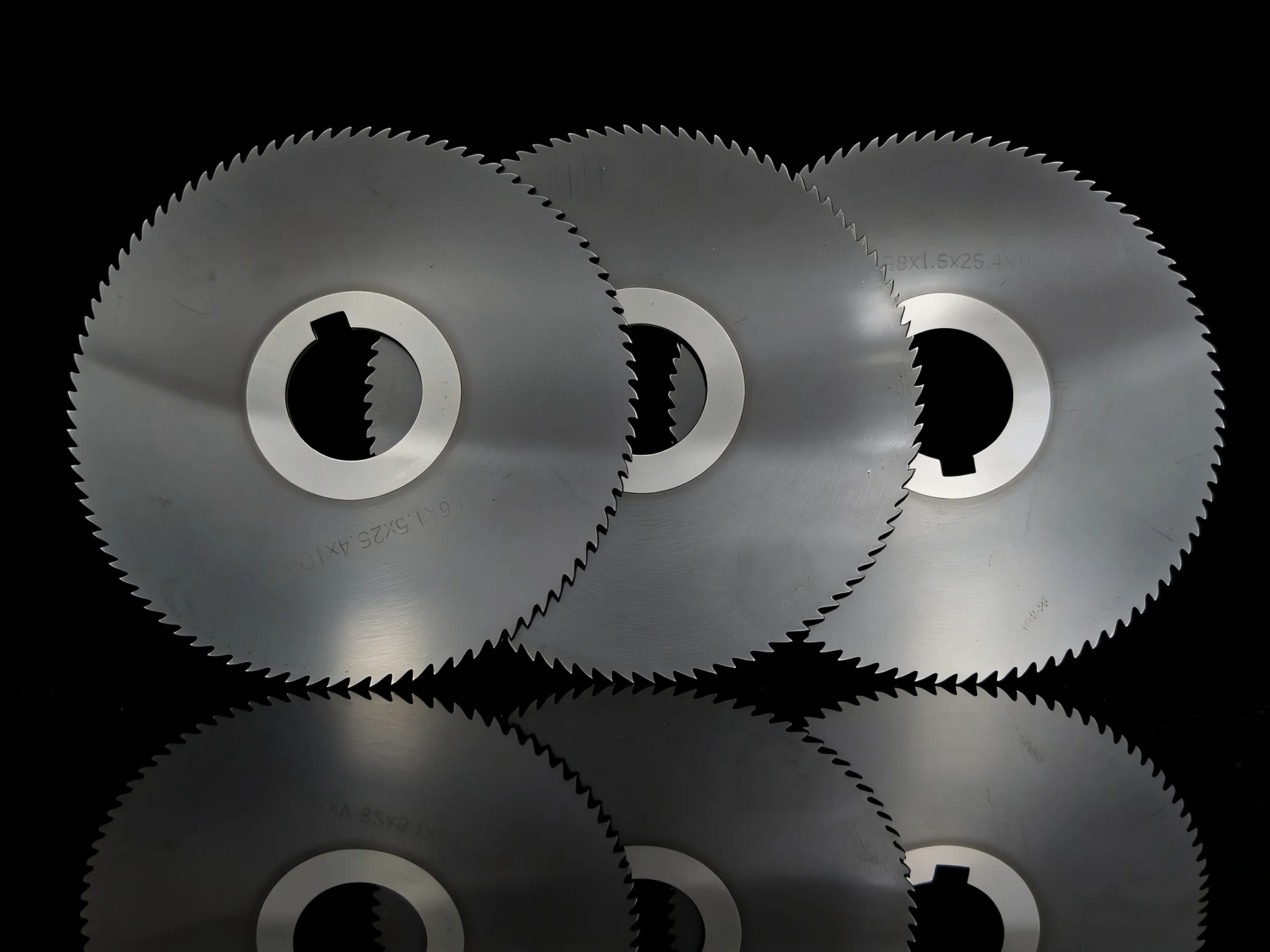 Tungsten carbide TCT circular saw blades with precision tooth geometry